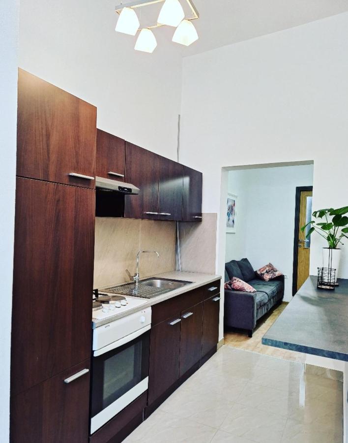 Apartment Ory 2 Between The Beach And City Center Pula Exteriör bild