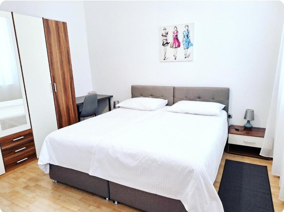 Apartment Ory 2 Between The Beach And City Center Pula Exteriör bild